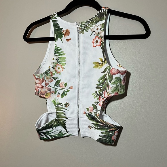 Wet seal floral crop top - Picture 3 of 3